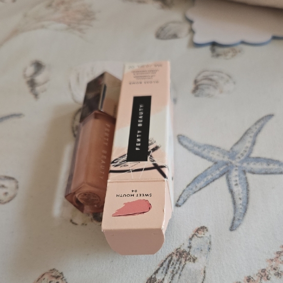 Fenty Beauty Sweet Mouth Gloss Bomb - Nude Pink - Picture 1 of 2